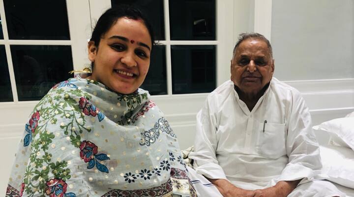 अपर्णा यादव मुलायम सिंह यादव की छोटी बहू हैं. 2017 में वह लखनऊ कैंट विधानसभा सीट से सपा उम्मीदवार थीं. हालांकि वह चुनाव अपर्णा हार गई थीं. अपर्णा यादव के पति प्रतीक राजनीति से दूर हैं. वह अपना बिजनेस करते हैं. लखनऊ के गोमती नगर में प्रतीक का एक आलीशान जिम भी है.