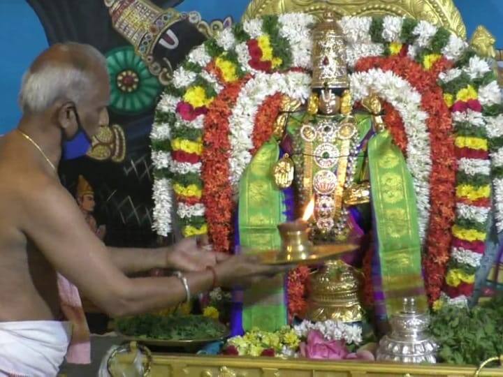 The second day of the ten day festival at the Ranganathaswamy Temple in Karur Sri Abhaya Pradhan Ranganatha Swami Temple கரூர் ஸ்ரீ அபய பிரதான ரங்கநாத சுவாமி ஆலயத்தில் பகல் பத்து உற்சவ இரண்டாம் நாள் திருவீதி உலா