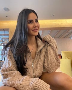 Katrina Kaif Photos: కొత్తింట్లో కత్రినా పోజులు.. చూశారా..?