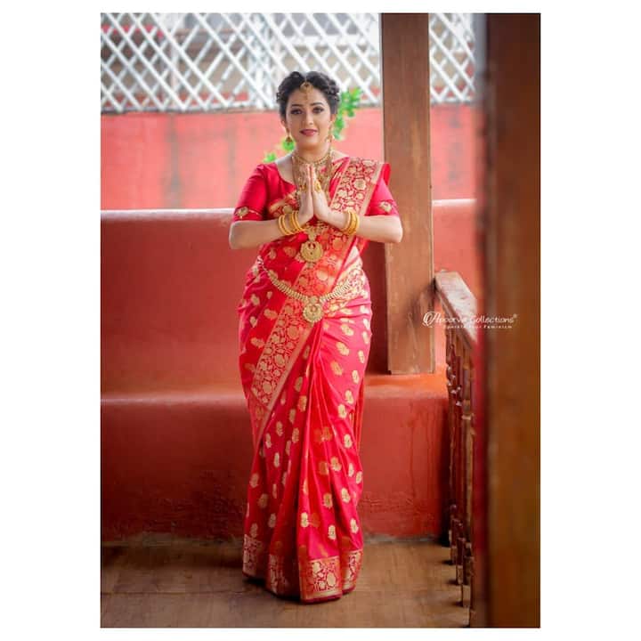 साडी हे भारतीय स्त्रीच्या सौंदर्याचा अविभाज्य भाग आहे. (photo:apurvanemlekarofficial/ig)