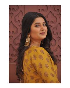 Prajakta Mali: सौंदर्याची खाण... प्राजक्ताचा क्लासी अंदाज!