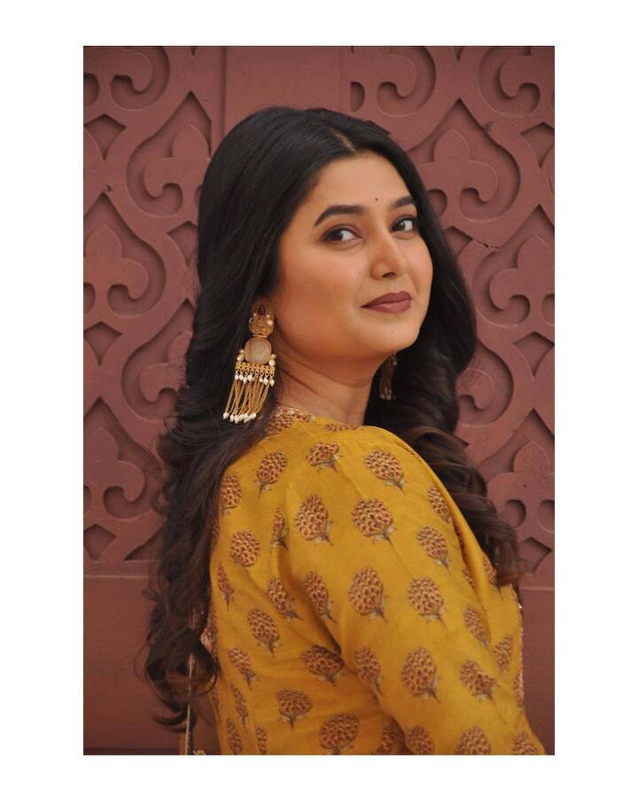 आपल्या सौंदर्यानं लाखो तरुणांना घायाळ करणारी अभिनेत्री प्राजक्ता माळी नेहमीच आपल्या हटके अंदाजासाठी ओळखली जाते. (Photo Credit : prajakta_official/Instagram)