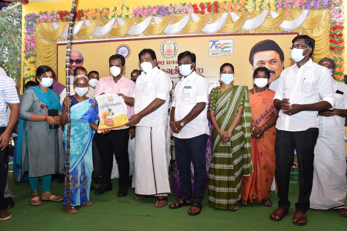 District Collector inspected TN Pongal Free Gift issuances | Dharmapuri  District, Government of Tamil Nadu | India