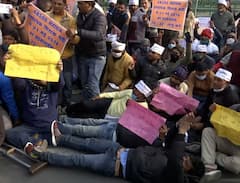 UP News: बेसिक शिक्षक भर्ती को लेकर अभ्यर्थियों ने किया प्रदर्शन, क्या हैं मांगें?