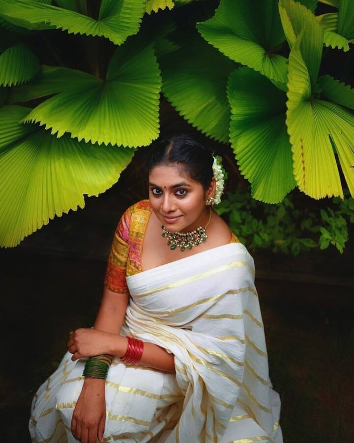 எனைக் காணவில்லையே நேற்றோடு எங்கும் தேடிப் பார்க்கிறேன் காற்றோடு