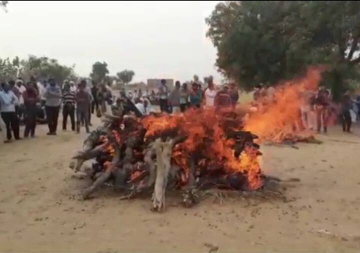 jammu kashmir soldier Bhiyaram was cremated with military honors ANN Jodhpur: सेना के जवान का सैन्य सम्मान के साथ अंतिम संस्कार, ड्यूटी के दौरान हार्ट अटैक से हुआ था निधन