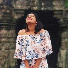 Spruha Joshi : स्पृहा जोशीचा भन्नाट लुक; जांभळ्या रंगाच्या ड्रेसमध्ये खुललं सौंदर्य