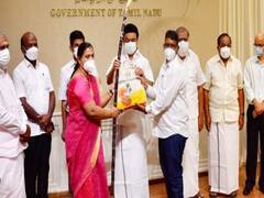 Pongal Gift 2022: கரும்பு..!இனிப்பு..! பொங்கல் பரிசுத்தொகுப்பு தந்த சிரிப்பு..! மக்கள் ஹாப்பி அண்ணாச்சி..!