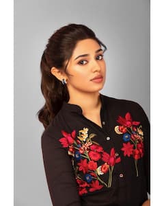 Krithi Shetty: స్టైలిష్ గెటప్ లో 'ఉప్పెన' బ్యూటీ.. ఫొటోలు వైరల్..