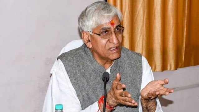 छतीसगढ़ राज्य के स्वास्थ्य मंत्री टी एस सिंह देव को भी कोरोना हो गया है. उन्होंने एक ट्वीट के जरिए बताया कि, कोरोना संक्रमण के लक्षण दिखने पर रायपुर में मैंने अपनी कोविड जांच करवाई, जिसमें मेरी रिपोर्ट पॉजिटिव आई है.अभी मेरी तबियत ठीक है और चिकित्सकों के निर्देशानुसार मैं होम आइसोलेशन में रहकर उपचार ले रहा हूं.