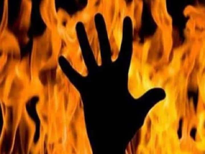 jharkhand mob lynching mob burns young man alive in Simdega Mob Lynching: झारखंड के सिमडेगा में गुस्साई भीड़ ने युवक को जिंदा जलाया, पुलिस को गांव में घुसने से रोका