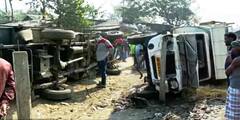 Paschim Medinipur: খড়গপুরে মর্মান্তিক দুর্ঘটনা, পিক আপ ভ্যানের ধাক্কায় ৩ বালক-বালিকার মৃত্যু