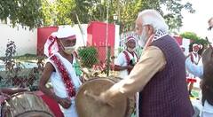 PM Modi in Manipur: મણિપુરમાં આદિવાસીઓ સાથે પીએમ મોદીએ વગાડ્યો ઢોલ, જુઓ વીડિયો