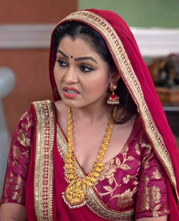 एक इंटरव्यू में शुभांगी ने खुद ये बताया था कि वो मध्य प्रदेश से हैं और अच्छे से जानती हैं कि गांव की महिलाएं किस तरह तैयार होती है. बस अपना वही हुनर वो इस किरदार को तराशने में भी लगा देती हैं. (फोटो – सोशल मीडिया)