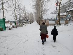 Snowfall in Himachal Pradesh: ਹਿਮਾਚਲ 'ਚ ਮੌਸਮ ਨੇ ਲਈ ਕਰਵਟ, ਕਈ ਖੇਤਰਾਂ 'ਚ ਬਾਰਸ਼ ਨਾਲ ਬਰਫਬਾਰੀ ਦਾ ਦੌਰ