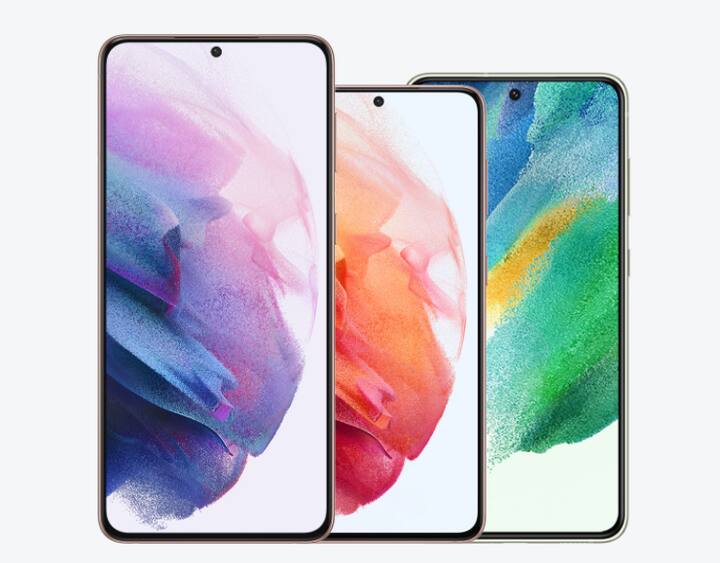 स्मार्टफोन में ट्रिपल रियर कैमरे और 120Hz AMOLED डिस्प्ले है। यह 8GB तक रैम और अधिकतम 256GB ऑनबोर्ड स्टोरेज के साथ आता है। गैलेक्सी S20 FE के उत्तराधिकारी के रूप में, सैमसंग गैलेक्सी S21 FE 5G में एक बेहतर नाइट मोड होने का दावा किया गया है।