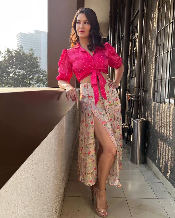 सनीने फोटो शेअर करताना कॅप्शन 'Lady in Pink!!' असं दिलं आहे. (Photo Credit : @sunnyleone/instagram)