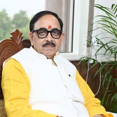 केंद्रीय मंत्री महेंद्र नाथ पांडेय भी हाल ही में कोरोना पॉजिटिव पाए गए है. बता दें कि उन्हें दो-तीन दिन से बुखार, सर्दी, खांसी, गला खराब और सीने में दर्द की शिकायत थी. फिलहाल वो अस्पताल में भर्ती है.