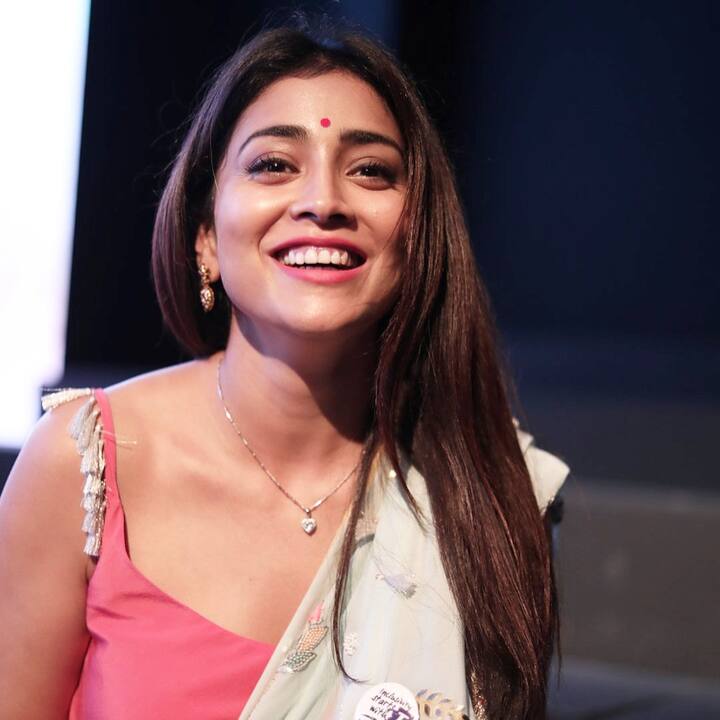 ஆங்கிலத்திலும் ஒரு படத்தில் நாயகியாக நடித்துள்ளார்.