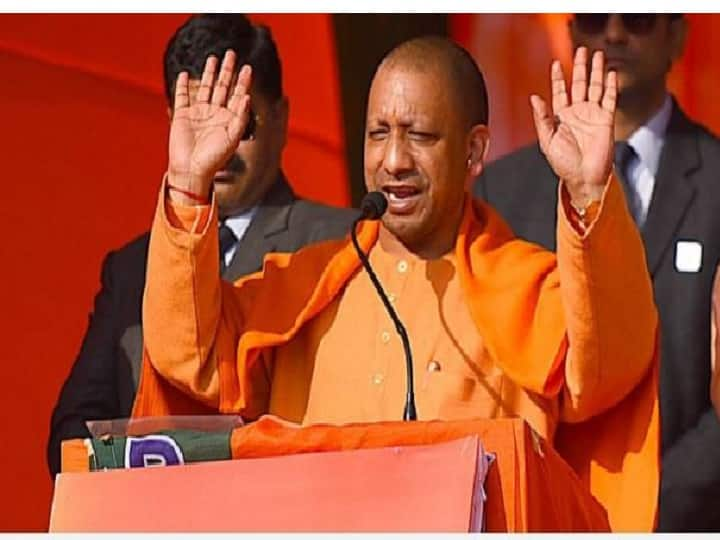 Yogi Adityanath Slams Rahul Gandhi, Says He 'doesn't Even Know How To Sit In A Temple' கோயிலில் எப்படி அமர்வது என்றுகூட தெரியாது; இந்துத்துவம் பற்றி பேசலாமா? - ராகுலை சாடிய யோகி ஆதித்யநாத்