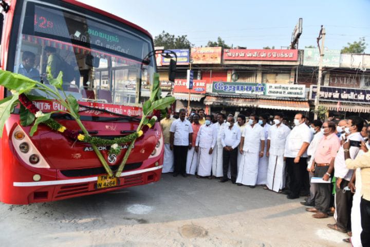 மக்கள் பயன்பாட்டுக்கு வந்த திருச்சி சத்திரம் பேருந்து நிலையம் - பேருந்து சேவையை கொடியசைத்து துவக்கி வைத்த அமைச்சர்கள்