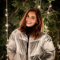 Manushi Chhillar Photos: కన్ను కొట్టి పిలుస్తున్న మాజీ మిస్ వరల్డ్... ఎంత అందగత్తో