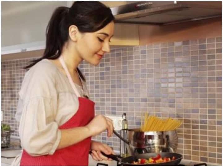 Health Tips, Do not Make These Mistakes While Cooking And Best Cooking Methods Health Tips: खाना पकाते समय न करें ये गलतियां, नष्ट हो सकते हैं पोषक तत्व