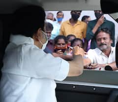 IN PICS | TN CM Stalin Distributes Masks To Public To Create Awareness On COVID Norms In Chennai