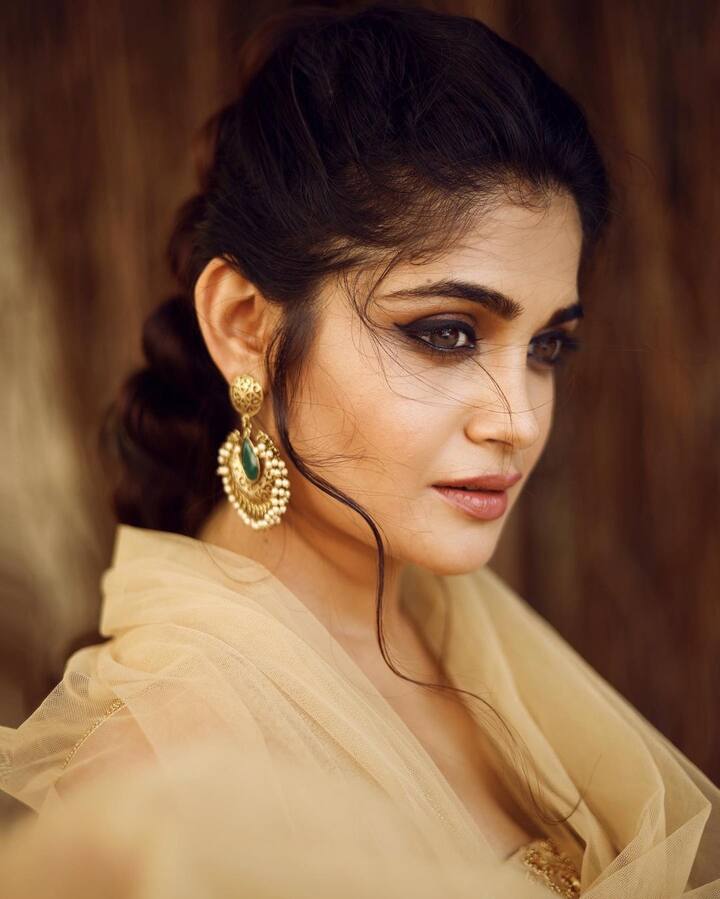 अभिनेत्री ईशा केसकर ही सोशल मीडियावर नेहमी सक्रिय असते. (photo: ishagramss/ig)