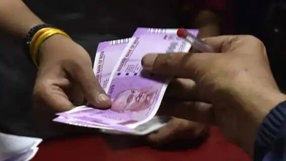 તમે PM કિસાન ટોલ ફ્રી નંબર: 18001155266, PM કિસાન હેલ્પલાઈન નંબર: 155261, PM કિસાન લેન્ડલાઈન નંબર્સ: 011-23381092, 23382401, PM કિસાન નવી હેલ્પલાઈન: 011-24300606, PM કિસાન માટે હેલ્પલાઈન 011-24300606 અને 0120-6025109 પર કોલ કરી શકો છો.