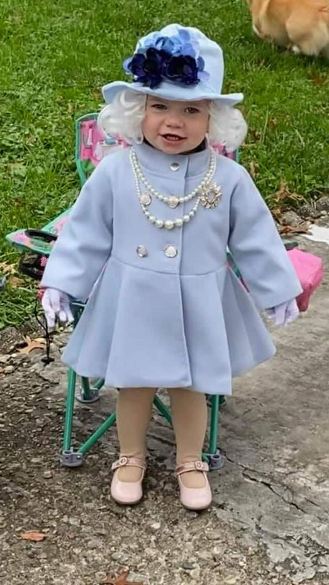 1YearOld Girl Dressed As Queen Elizabeth Goes Viral