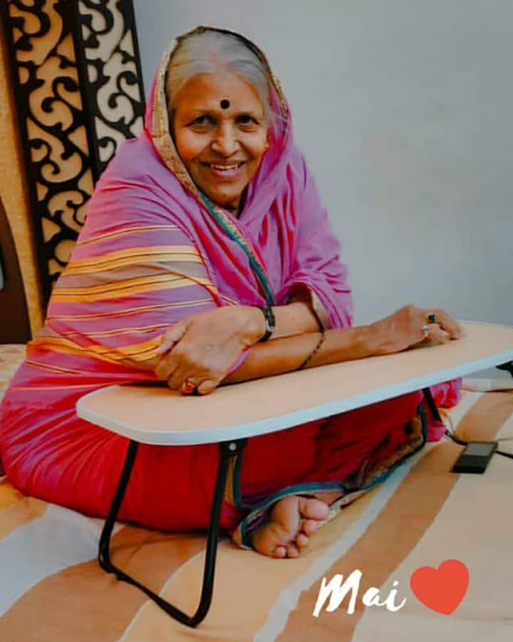 सासरमधून मारून बाहेर काढल्यानंतर माईंना त्यांच्या माहेरीही आसरा मिळाला नाही. मग माईंवर भीक मागायची वेळ आली. जळगाव जिल्ह्यातील पिंपराळा स्टेशनवर त्यांनी आत्महत्येचा प्रयत्नही केला पण नंतर त्या मागे फिरल्या. सिंधुताई दिवसभर भीक मागायच्या आणि रात्री स्टेशनवरच झोपायच्या.