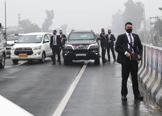 PM Modi stuck: PM મોદીની સુરક્ષામાં ખામીને લઇને ભાજપે પંજાબ સરકારની કરી ટીકા PM Modi stuck: PM મોદીની સુરક્ષામાં ખામીને લઇને ભાજપે પંજાબ સરકારની કરી ટીકા