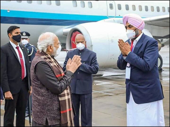 Officials at Bhatinda Airport tell PM Modi on his return to Bhatinda airport PM Modi Rally Cancelled: बठिंडा एयरपोर्ट पर अधिकारियों से पीएम मोदी बोले- अपने CM को शुक्रिया कहना कि मैं जिंदा लौट पाया