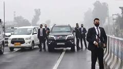 PM Modi की सुरक्षा में बड़ी चूक, फ्लाईओवर पर 20 मिनट तक रुका रहा पीएम का काफिला