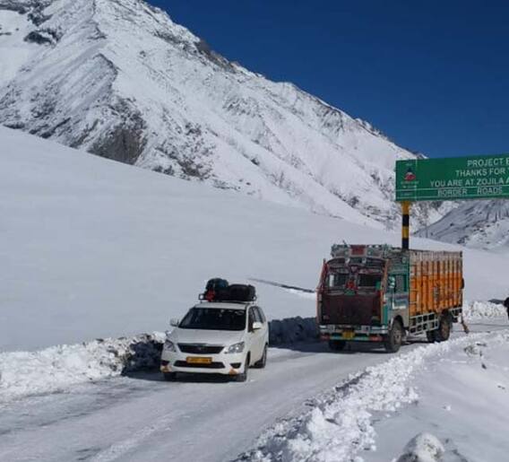 ऐन थंडीतही जोजिला पास रस्ता वाहतूकीसाठी खुला