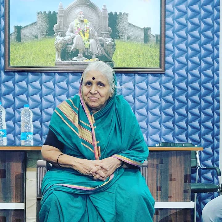 माईंचे जीवनाची सुरुवात 'नकुशी'ने झाली... नंतर त्यांनी एका अग्नीदिव्याप्रमाणे संघर्ष केला. केवळ स्वत:चंच नव्हे तर हजारो अनाथांच्या 'अवघ्या जीवनाचं सोनं' केलं. अशा या 'अनाथांच्या माय' असलेल्या सिंधुताई सपकाळांचा जीवनप्रवास आज संपला असला तरी त्यांच्या कार्याचा ठसा मात्र कायम राहणार आहे.