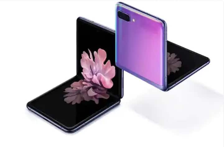 Samsung Galaxy Z Flip:Samsung এর ক্ল্যামশেল-ডিজাইন করা ফোল্ডেবল স্মার্টফোনের দাম গত বছর 24,000 টাকা   কমেছে। আগে 1,08,999 টাকায় পাওয়া যেত এই ফোন। এখন আপনি 84,999 টাকায় স্মার্টফোনটি কিনতে পারবেন।