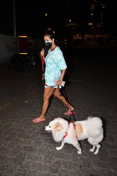 Malaika Arora Photos: Arjun Kapoor को हुआ कोरोना तो घबराईं मलाइका अरोड़ा, दो – दो मास्क लगाए हुए नजर आई ये हसीना