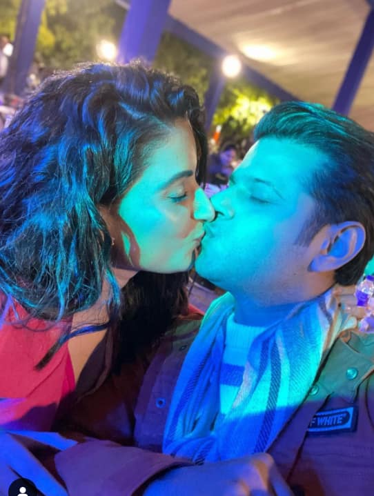 The newlyweds shared some adorable clicks from the new year celebration and in one of the pic Neil and Aishwarya can be seen sharing a lip-lock.