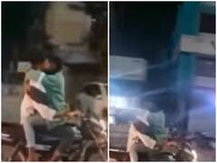 Watch: न जान की परवाह न हादसे का डर, औरंगाबाद में चलती बाइक पर खुल्लम-खुल्ला किस करता नजर आया कपल