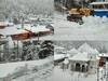 Uttarakhand Snowfall Photos: उत्तरकाशी समेत कई जिलों में मौसम ने ली करवट, पहाड़ों ने ओढ़ी बर्फ की सफेद चादर, देखें तस्वीरें