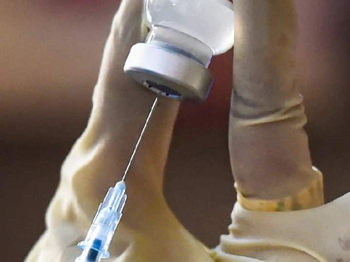 'Booster Dose' को लेकर वैक्सीनेशन ड्राइव में बदलाव, अब रात 10 बजे तक खोले जा सकेंगे सेंटर