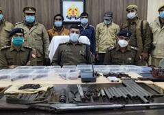 Kasganj: यूपी के कासगंज में अवैध हथियारों की फैक्ट्री का भंडाफोड़, बड़ी संख्या में अधबने हथियार बरामद, 3 गिरफ्तार