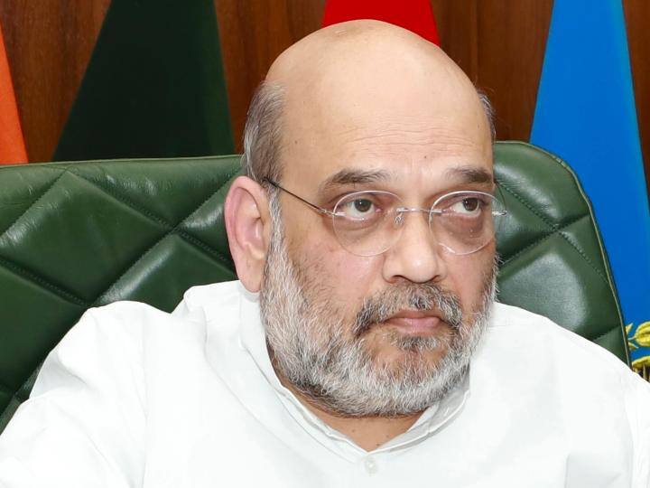 गृहमंत्री अमित शाह ने कहा है कि इस तरह की लापरवाही पूरी तरह से अस्वीकार्य है और जवाबदेही तय की जाएगी. उन्होंने ट्वीट कर कहा कि इस मामले में पंजाब में हुई सुरक्षा चूक को लेकर गृह मंत्रालय ने विस्तृत रिपोर्ट मांगी है. अमित शाह ने कहा, ''पंजाब में आज हुई कांग्रेस-निर्मित घटना इस बात का ट्रेलर है कि यह पार्टी कैसे सोचती और काम करती है. लोगों द्वारा बार-बार ठुकराए जाना उन्हें (कांग्रेस) पागलपन के रास्ते पर ले आया है. कांग्रेस के शीर्ष नेताओं को भारत के लोगों से अपने किए के लिए माफी मांगनी चाहिए.''