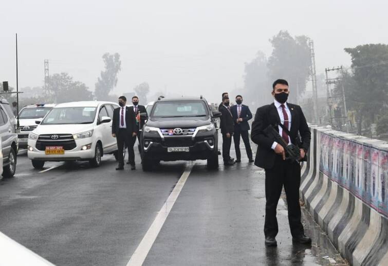 Security breach in PM Narendra Modi's convoy near Punjab's Hussainiwala in Ferozepur district check details PM મોદીની સુરક્ષામાં ચૂક, 20 મિનિટ સુધી ફસાયો કાફલો