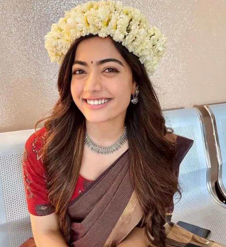 லுங்கிய ஏத்தி கட்டி… லோக்கலா நடக்கையில