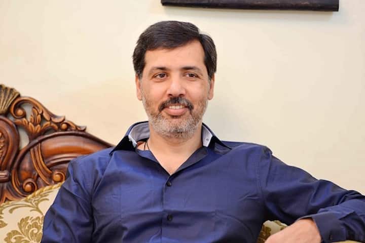 धनंजय सिंह उत्तर प्रदेश के चर्चित राजनेता हैं. उनकी गिनती बाहुबली नेता के तौर पर की जाती है. धनंजय सिंह के ऊपर कई आपराधिक मामले भी दर्ज हैं. जौनपुर से बीएसपी के सांसद रहे धनंजय सिंह ने तीन शादियां की हैं। आइए जानें धनंजय सिंह की पर्सनल लाइफ से जुड़ी कुछ बातें: