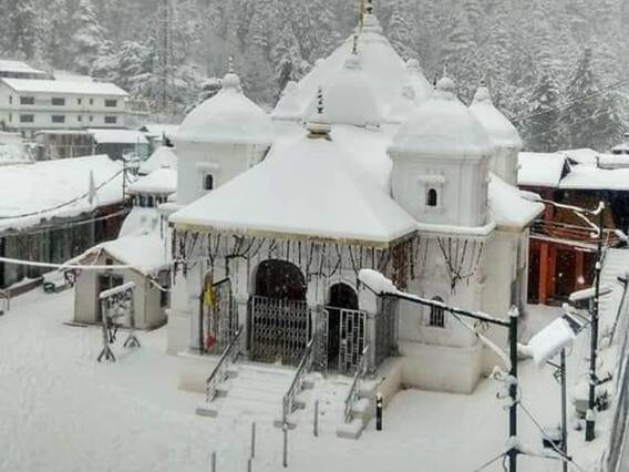 Uttarakhand Snowfall Photos: उत्तरकाशी समेत कई जिलों में मौसम ने ली करवट, पहाड़ों ने ओढ़ी बर्फ की सफेद चादर, देखें तस्वीरें