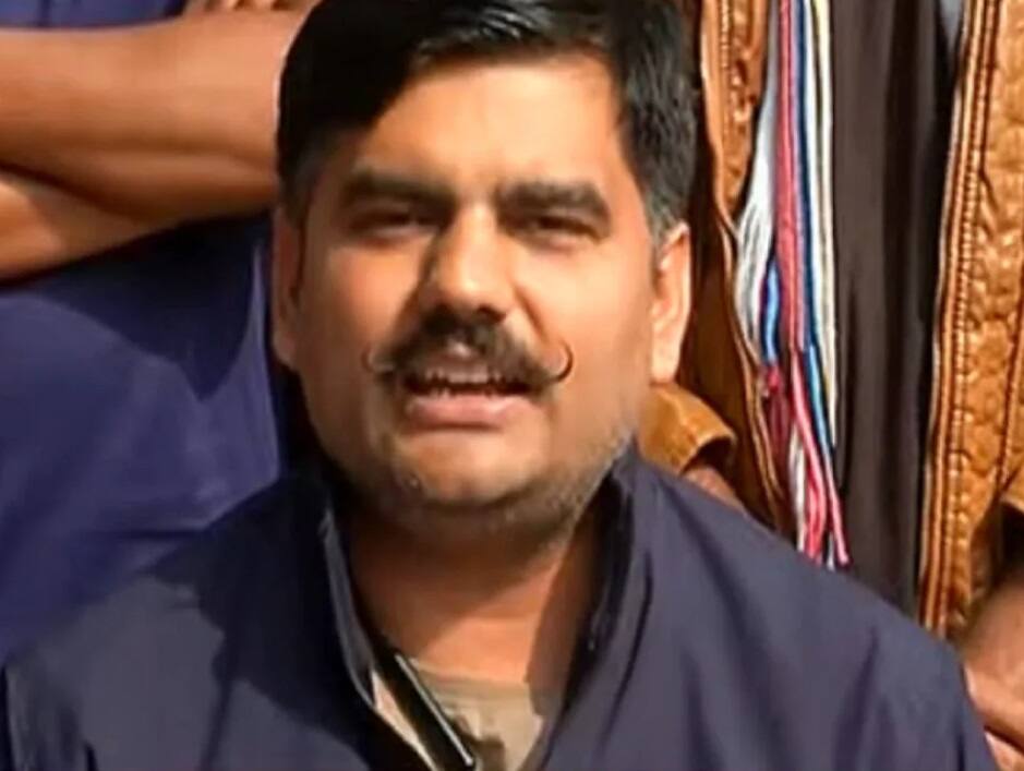 AAPના યુવરાજસિંહનો ધડાકો, 'પિક્ચર અભી બાકી હૈ મેરે દોસ્ત.......જાણો શું અટકળો શરૂ થઈ ? AAP leader Yuvraj Singh alleges massive scam in recruitment process AAPના યુવરાજસિંહનો ધડાકો, 'પિક્ચર અભી બાકી હૈ મેરે દોસ્ત.......જાણો શું અટકળો શરૂ થઈ ?